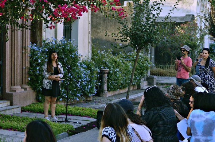 La poesía de mujeres en Chile no está muerta: Ruta poética feminista en el Cementerio General