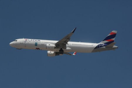 Evacúan vuelo de Santiago a Antofagasta por aviso de bomba