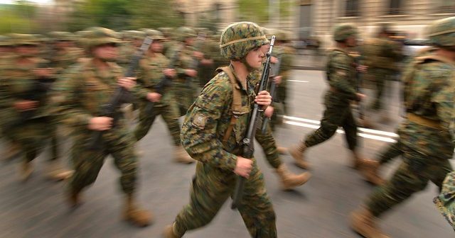Y otra vez llegamos tarde: ¿militares a la calle?