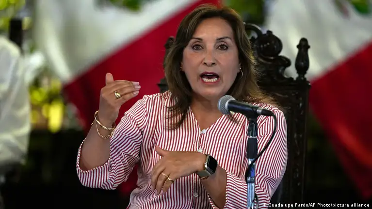 Presidenta de Perú dice que los Rolex eran “prestados”