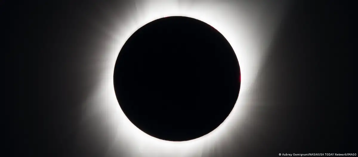 El mundo se prepara para ver eclipse que oscurecerá América