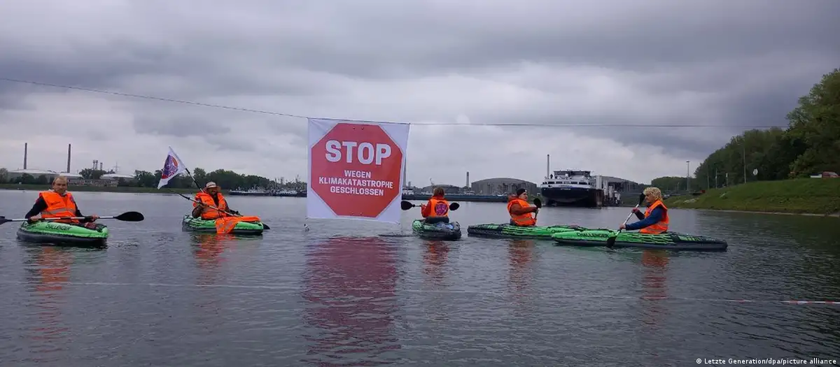 Alemania: activistas bloquean acceso a la mayor refinería