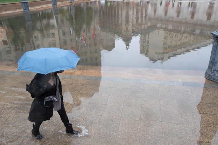 ¿Llueve sobre la ciudad?: pronostican precipitaciones para la región Metropolitana