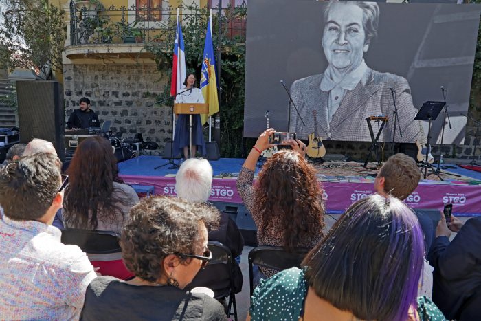 Alcaldesa Hassler destacó el aporte y legado de Gabriela Mistral en conmemoración de natalicio