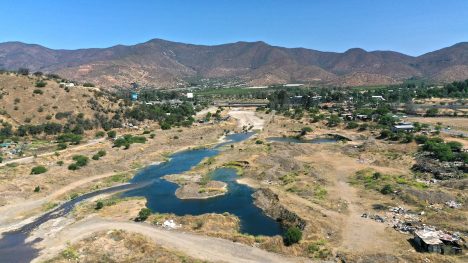 Entregan estrategia hídrica para enfrentar la mega sequía a 30 comunas de la Región Metropolitana