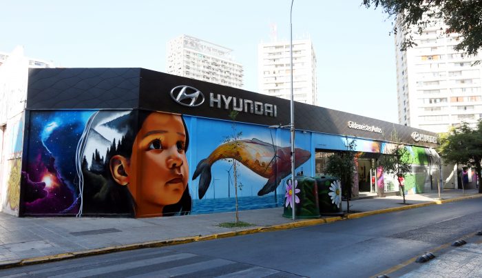 Artista Seco Sánchez inaugura mural en centro de Santiago