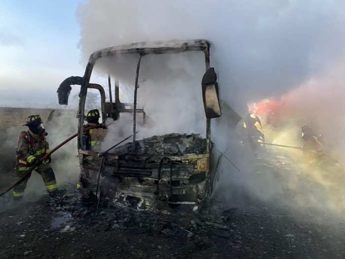 Bus que transportaba trabajadores en Perquenco resultó incendiado tras ataque