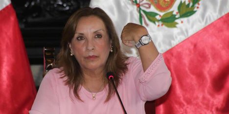 Boluarte promulga controversial ley de amnistía a militares