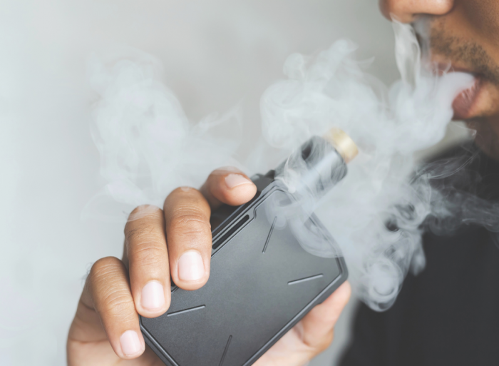 Cigarrillos electrónicos: Expertos analizan los riesgos para la salud de los “vapers”