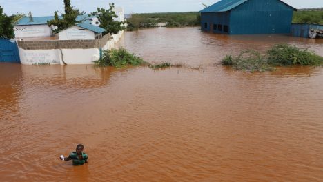 Rotura de presa deja más de 40 muertos tras fuertes lluvias en Kenia