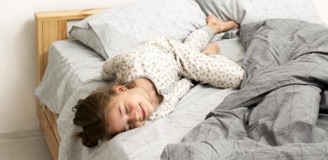 Niños y niñas inquietos mientras duermen: ¿Cómo apoyar su descanso pleno?