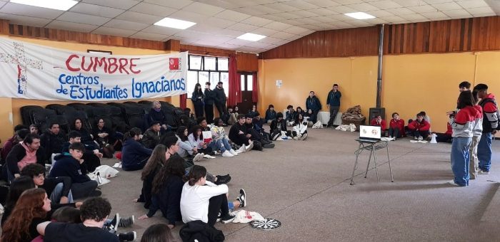 Centros de estudiantes se reunieron en cumbre sobre liderazgo y compromiso social 