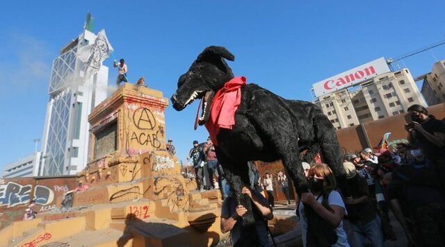 El "perro genocida" y el crimen sí matan: oficialismo se aleja del "Matapacos" y apunta a la derecha