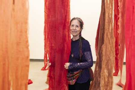 Cecilia Vicuña es premiada en feria Art Basel