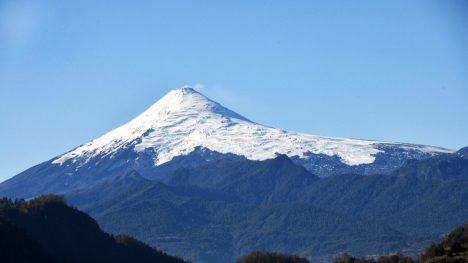 Leve actividad volcánica en el Volcán Villarrica: Senapred mantiene alerta amarilla