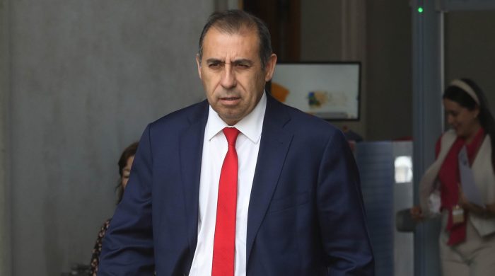 Senador Gahona se desmarca de la UDI en torno a justicia militar: tema “está zanjado”
