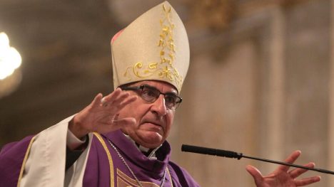 Arzobispo de Santiago invita a políticos a encuentro privado