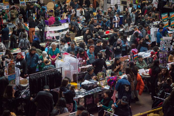 Feria Kontrabando en Liceo de Aplicación