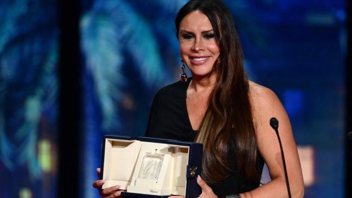 Karla Sofía Gascón se convierte en la primera mujer trans en ganar premio a Mejor Actriz en Cannes