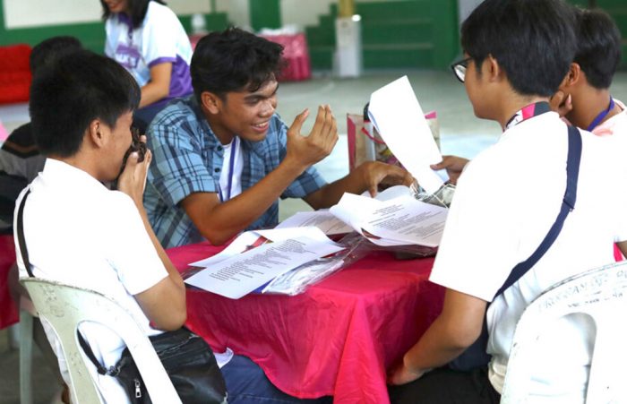Una comunidad en el noreste de Filipinas trabaja para salvar una lengua en vías de extinción
