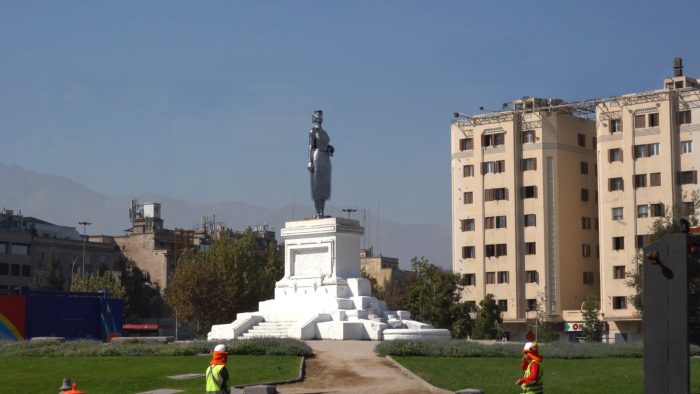 Monumento de Elena Caffarena en Plaza Baquedano: ¿Realidad o Inteligencia Artificial?