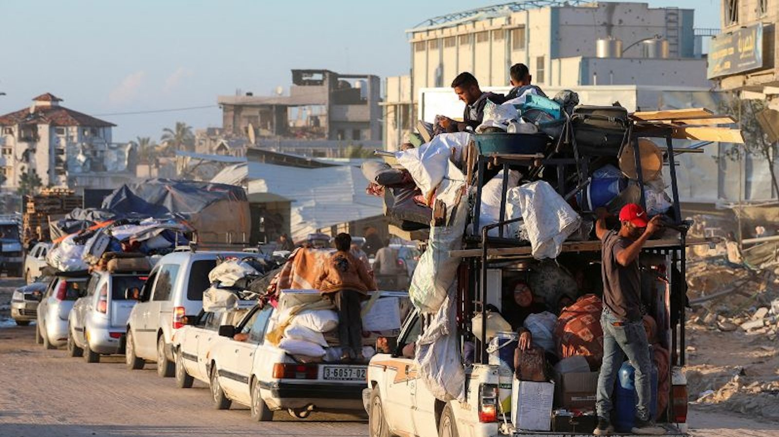 Aumentan a 110.000 los palestinos que huyen de Rafá ante la intensificación de los ataques de Israel