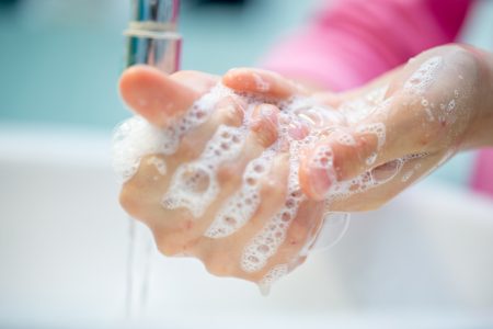 El lavado de manos como un escudo contra las enfermedades y un ahorro para la salud pública