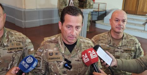 Ejército pedirá ministro en visita y releva 2 oficiales por crisis en brigada de Putre