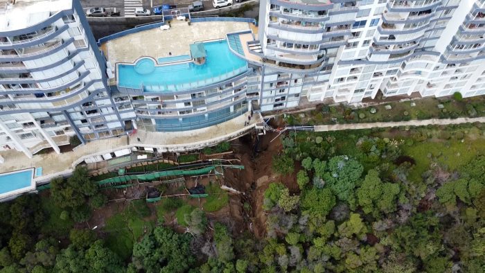 Nuevo socavón en Reñaca provoca evacuación de dos torres del edificio Euromarina