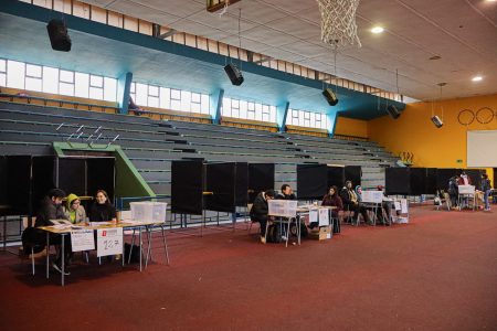 Primarias municipales: Lenta constitución de mesas y poca afluencia de votantes marcan inicio