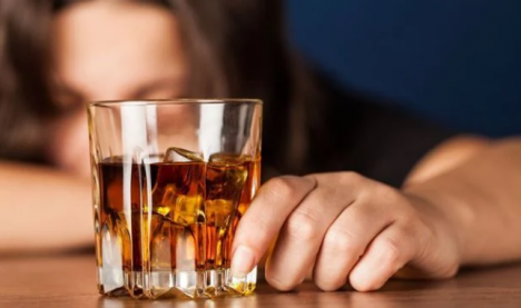 Vacaciones de invierno: aumenta riesgo de consumo de alcohol en adolescentes