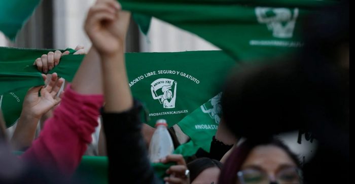 Estudio CEP expone que la prohibición del aborto es la opción con menor apoyo en Chile