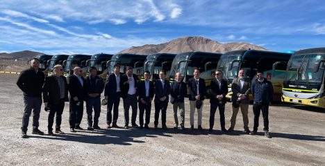 Estrenan 30 buses eléctricos para traslado de trabajadores de