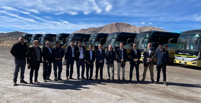 Estrenan 30 buses eléctricos para traslado de trabajadores de