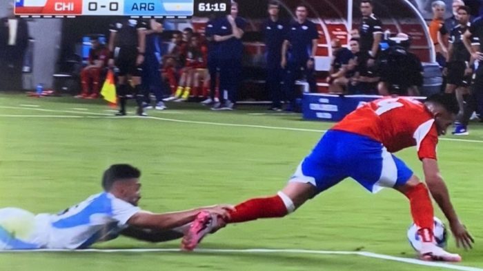 Conmebol revela audios del VAR en duelo de Chile vs Argentina: no revisaron jugadas contra La Roja