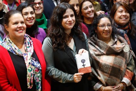 Gobierno promulga ley integral contra la violencia hacia las mujeres tras siete años de tramitación