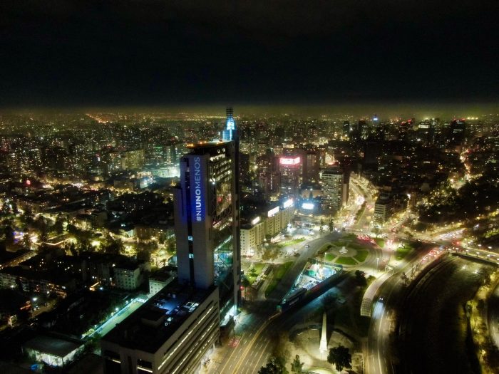 Iluminan Torre TelefÃ³nica para recordar a niÃ±os, niÃ±as y adolescentes vÃ­ctimas de armas de fuego