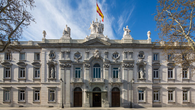 España: Tribunal Supremo sentencia besos sin consentimiento como delito de agresión sexual