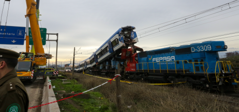 Dos víctimas fatales deja accidente entre tren de pruebas chino y convoy cargado con cobre