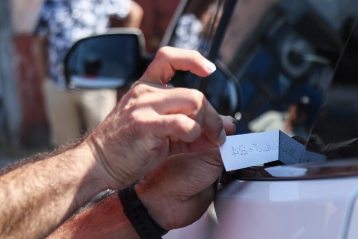 Grabado de patentes: revisa cuántos vidrios y espejos se deben marcar