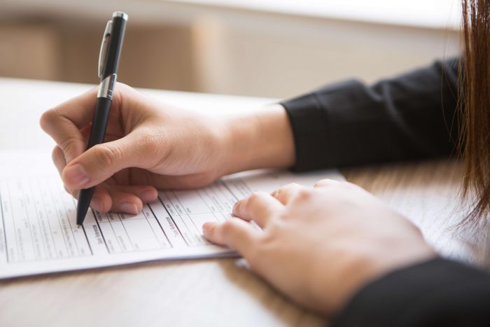 Estudio revela sesgo de género en evaluaciones docentes basado en apariencia facial