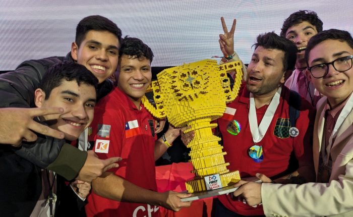 Estudiantes de Puente Alto logran exitosa participación en mundial de robótica en Estados Unidos