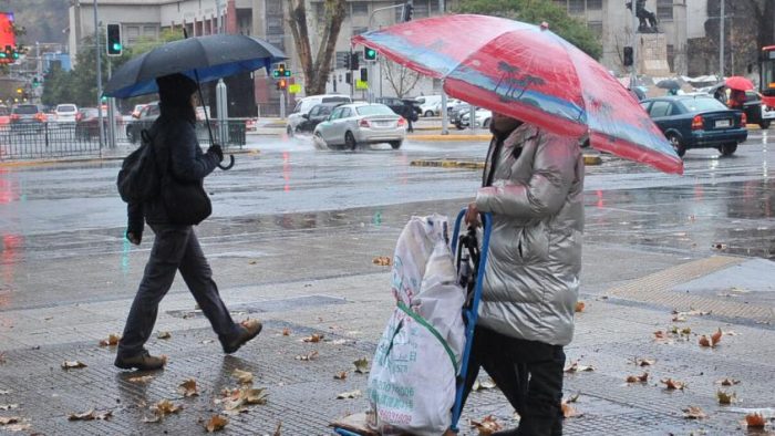 Cinco días de lluvia en la RM: nuevo sistema frontal en el país comienza hoy