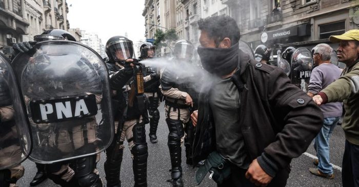 Argentina: diputados y organismos de DDHH denuncian abuso policial en manifestación contra Ley Bases