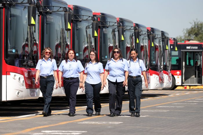 Santiago y Ciudad de México lideran participación de mujeres en la conducción en transporte público