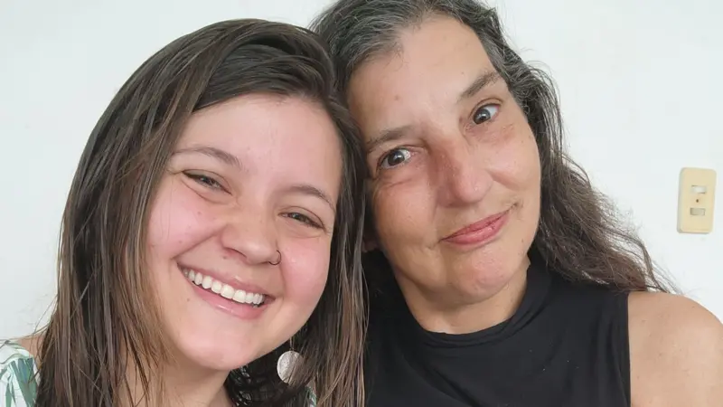 “No quería parecerme a ti”: El íntimo relato de una mujer que creció con una madre con esquizofrenia