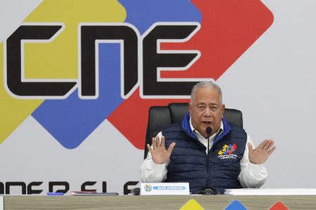 Parche antes de la herida: ente electoral venezolano dice que González "desconoce" constitución