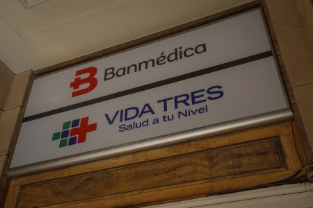 Controlador de isapres Banmédica y Vida Tres quiere vender sus negocios en Chile y Sudamérica