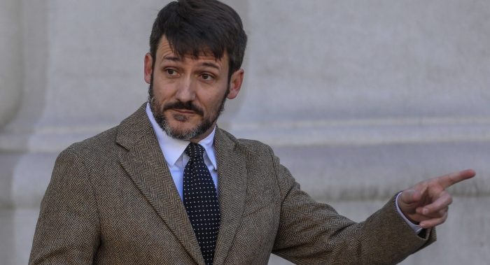 Notificación pendiente: oposición acusa al Gobierno de ocultar a Pardow y frenar AC