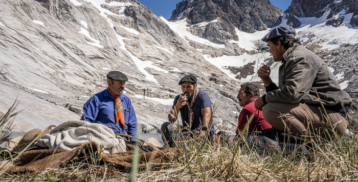 Presentan propuesta para proteger tesoro natural y cultural “Torres del Avellano” en Aysén